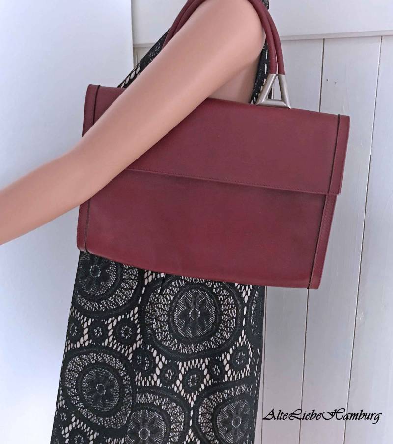 Zauberhafte Ledertasche Mit Henkel in Dunkelrot - Elegante Henkeltasche Vintage Handtasche Aus Leder Zauberhafte Ledertasche Mit Henkel in Dunkelrot - Elegante Henkeltasche Vintage Handtasche Aus Leder von AlteLiebeHamburg