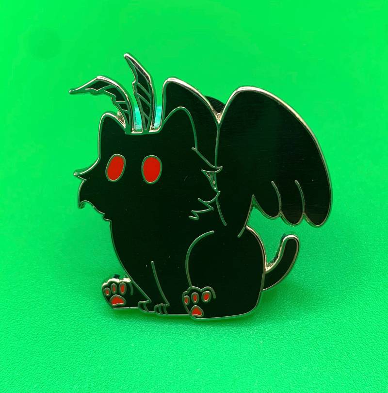 Motte - Mothman Cryptid Kitty Hard Emaille Pin von AlteredAether