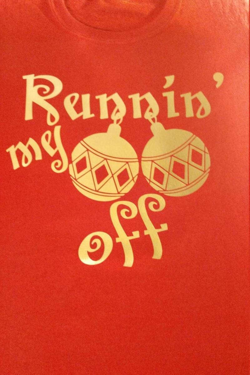 Runnin Meine Weihnachtskugeln Aus T-Shirt von AlteredGoodsStore