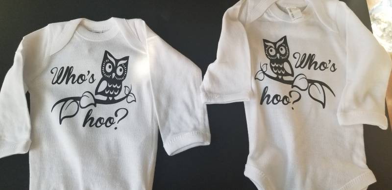 Wer Ist Hoo? Eule Twin Onesies von AlteredGoodsStore