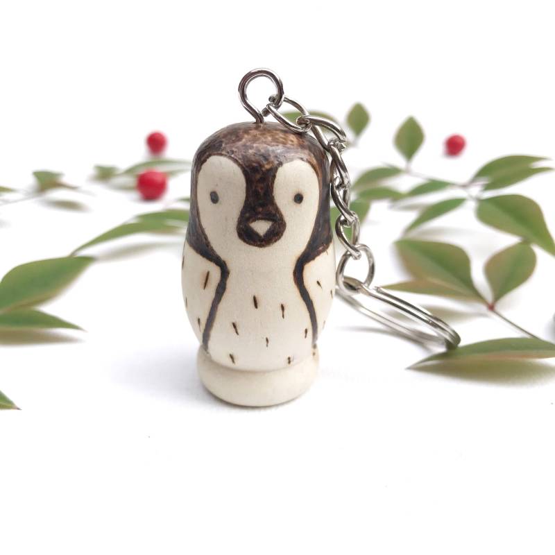 Pinguin Schlüsselanhänger, Verschachtelung Puppe Schleiereule Puppe, Holz Holzverbrannt Individuelle Schlüsselanhänger von AlteredOak