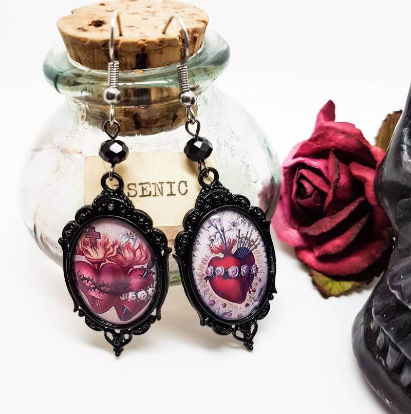 Sacred Heart Gothic Ohrringe Chirurgenstahl Option Sacred Heart Gothic Ohrringe Chirurgenstahl Option von AlternativeJewellery