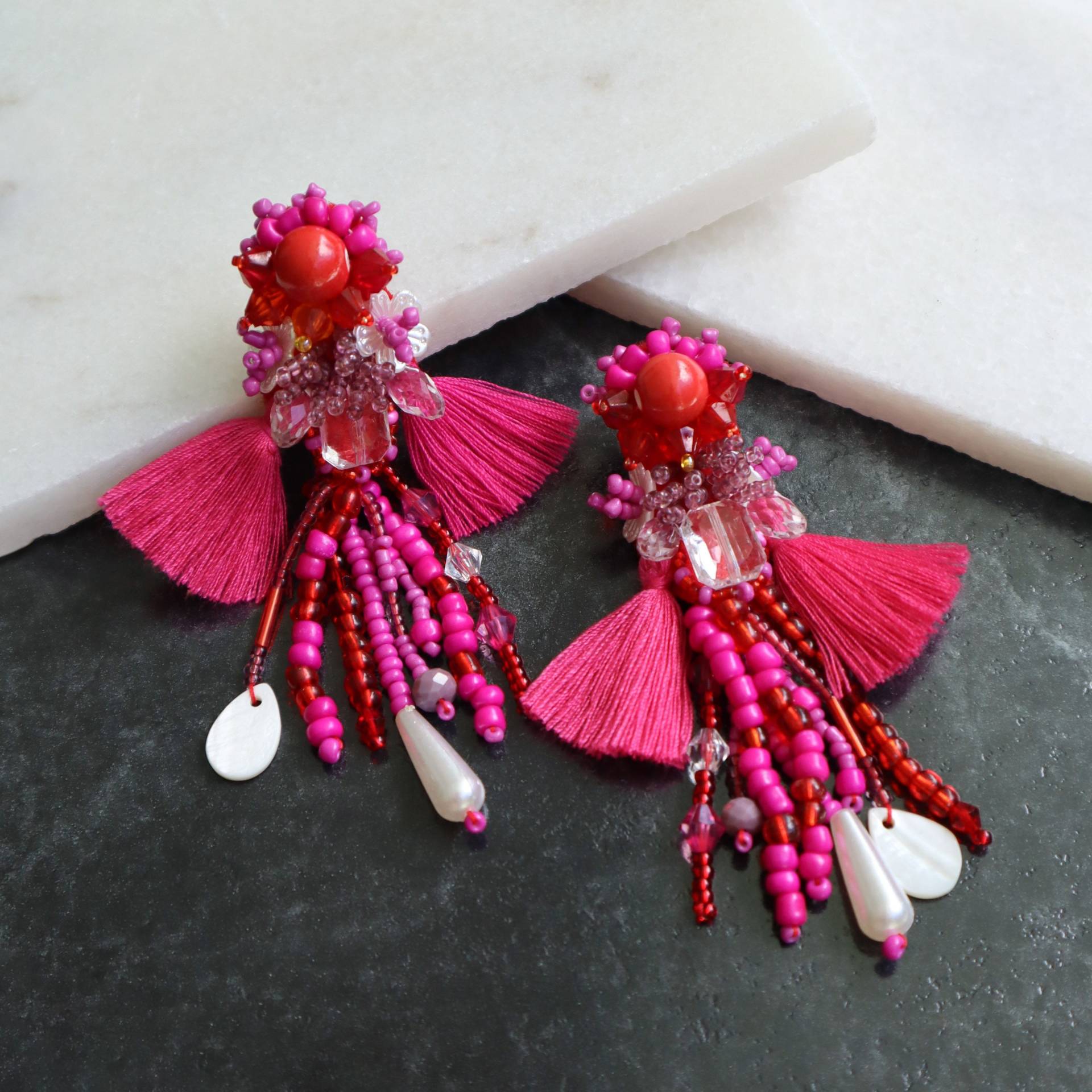 Fuchsia Einzigartige Ohrringe | Statement Perlen Kräftige Rosa Party Quasten Schmuck Handgefertigter Schmuck Fuchsia Einzigartige Ohrringe | Statement Perlen Kräftige Rosa Party Quasten Schmuck Handgefertigter Schmuck von AlthaisShop