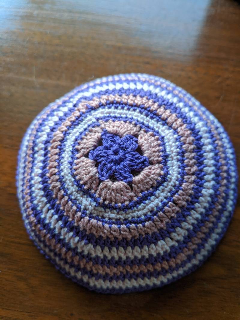 Benutzerdefinierte Kippot in Vielen Farben Erhältlich Benutzerdefinierte Kippot in Vielen Farben Erhältlich von AltheasFiberArts