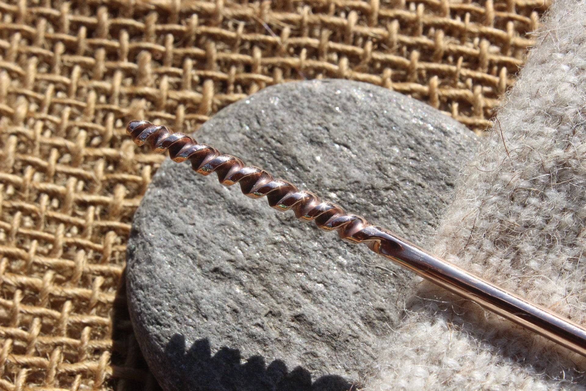 Bronzenadel Mit Tordierten Kopf Nadel Bronzepin Gewandnadel Haarnadel Pin Bronze Hairpin Bronzenadel Mit Tordierten Kopf Nadel Bronzepin Gewandnadel Haarnadel Pin Bronze Hairpin von Altmarkbronze