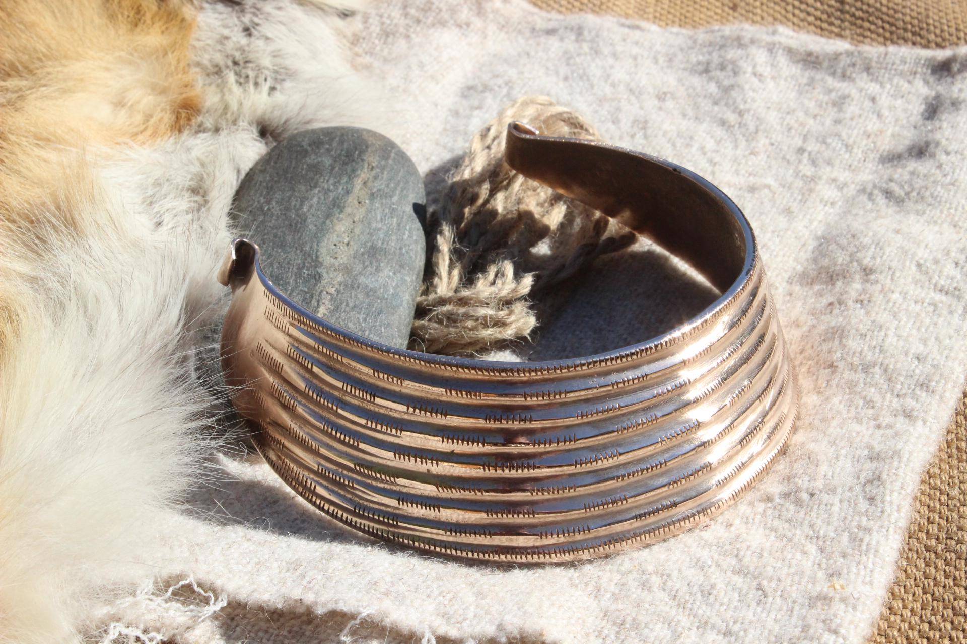 Halskragen Typ "Babbin" Bronzezeit Spätbronzezeit Halsring Rippenhalsring Reenactment Trachtenschmuck Ba2 Halskragen Typ "Babbin" Bronzezeit Spätbronzezeit Halsring Rippenhalsring Reenactment Trachtenschmuck Ba2 von Altmarkbronze