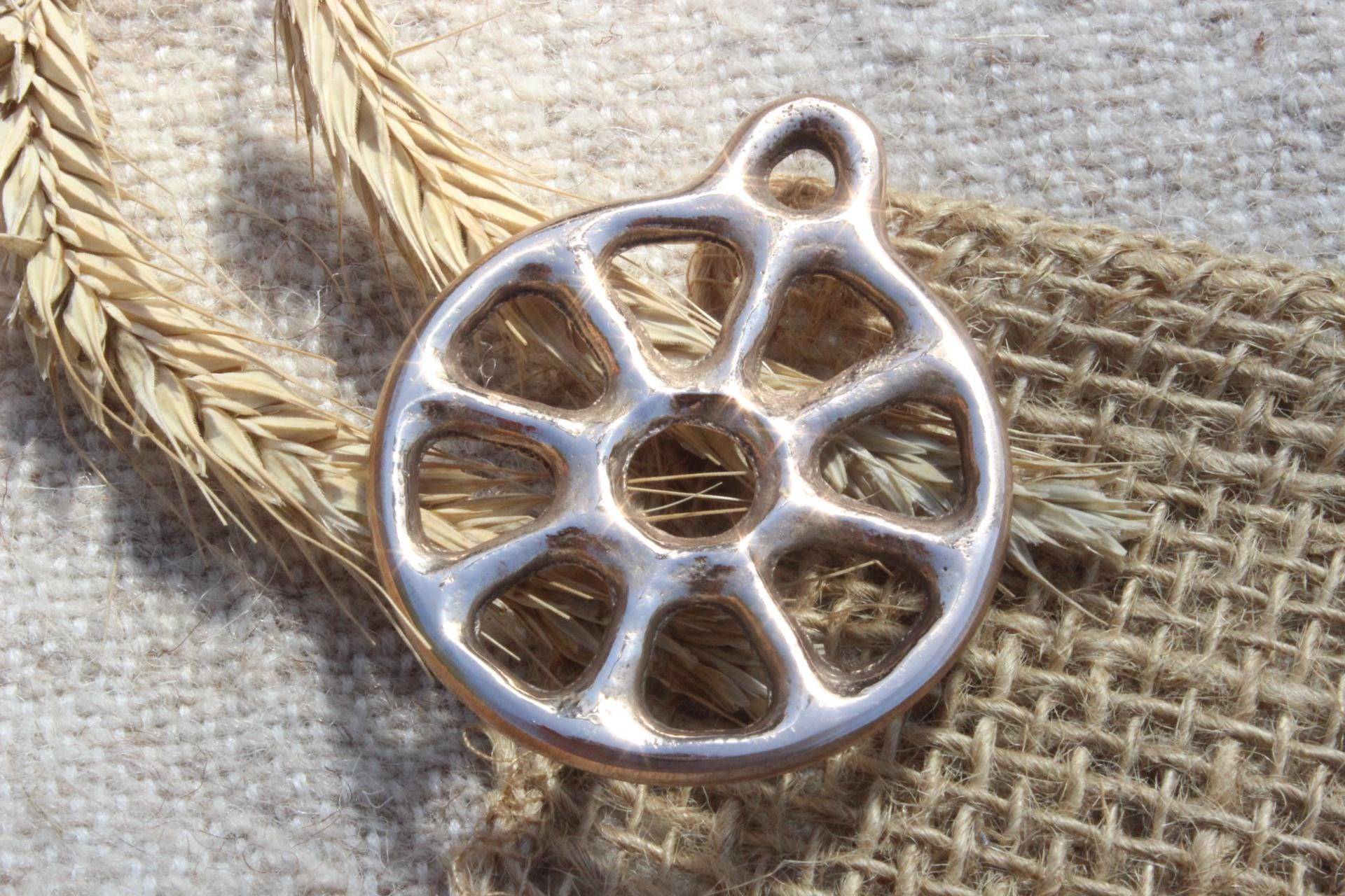 Radanhänger Bronzezeit Anhänger Vom Speichenschema F Bronzeanhänger Aus Bronze Bronzeschmuck F8 Radanhänger Bronzezeit Anhänger Vom Speichenschema F Bronzeanhänger Aus Bronze Bronzeschmuck F8 von Altmarkbronze