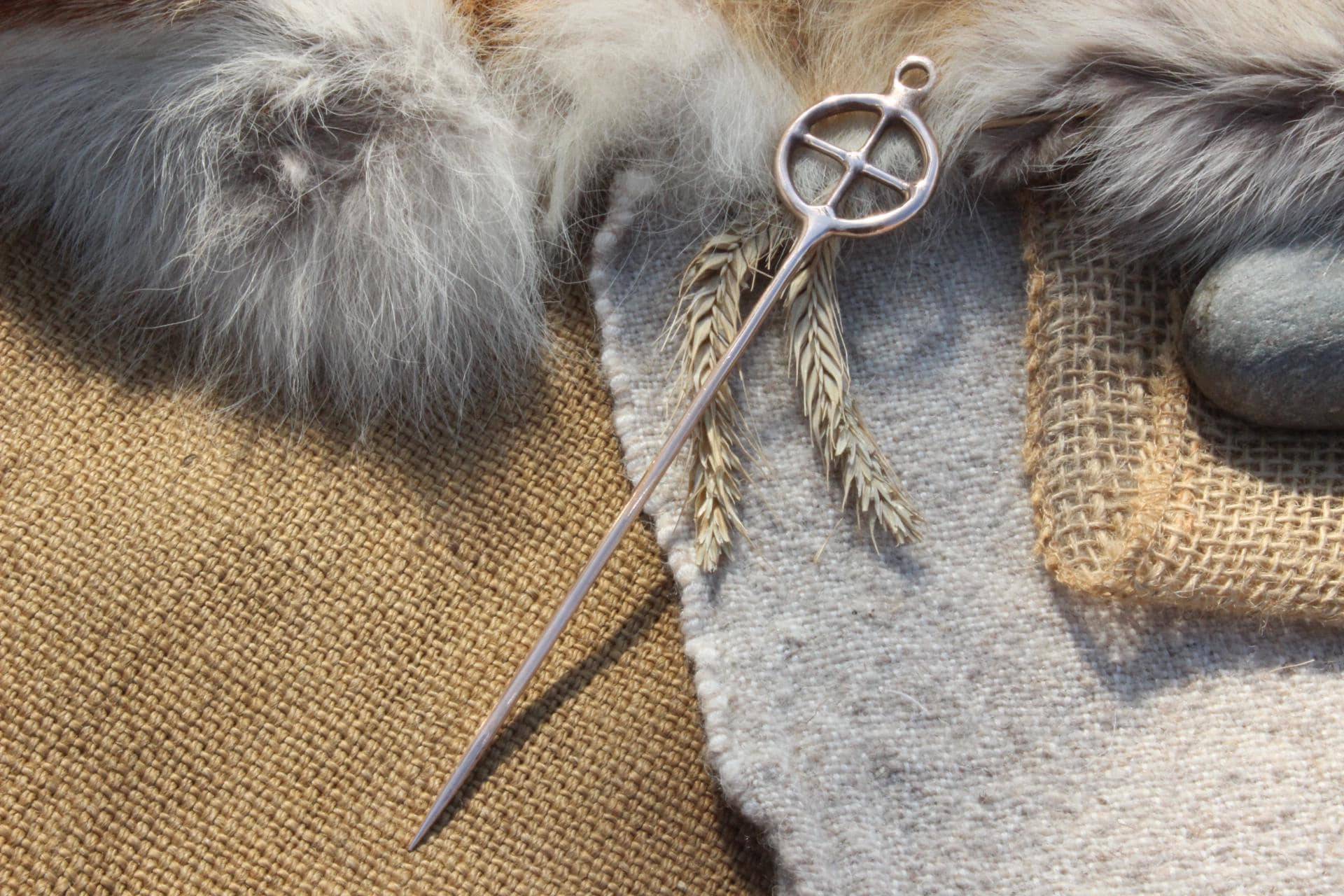 Radnadel Bronzezeitliche Gewandnadel Bronzezeit Bronzenadel 1600-900 V.chr. Bronzepin Rna von Altmarkbronze