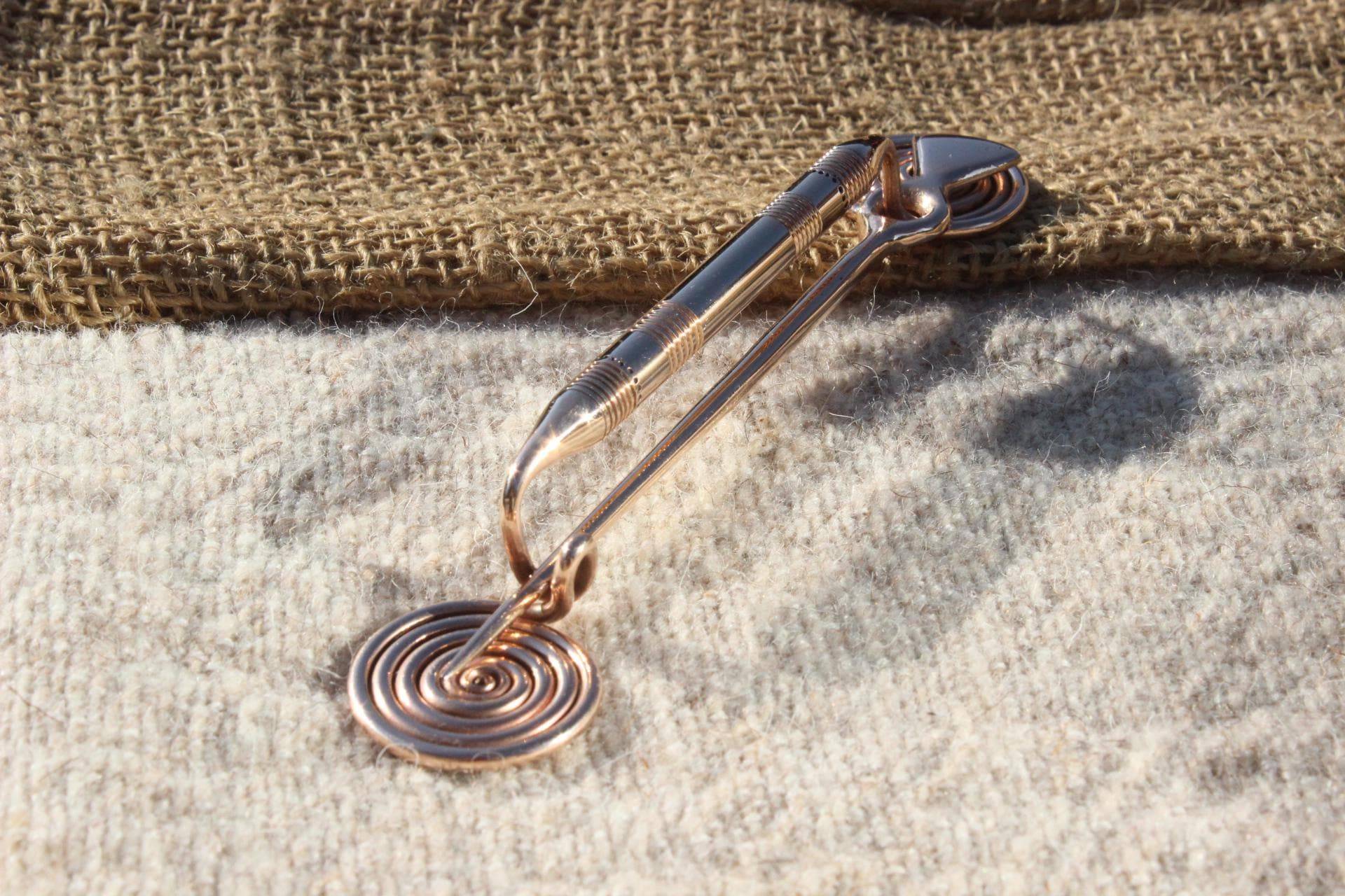 Spindlersfelder Fibel Blattbügelfibel Spiralplattenfibel Plattenfibel Fibula Spätbronzezeit 15.-12. Jh.v.chr. V.chr. Bronzezeit 37 Spindlersfelder Fibel Blattbügelfibel Spiralplattenfibel Plattenfibel Fibula Spätbronzezeit 15.-12. Jh.v.chr. V.chr. Bronzezeit 37 von Altmarkbronze