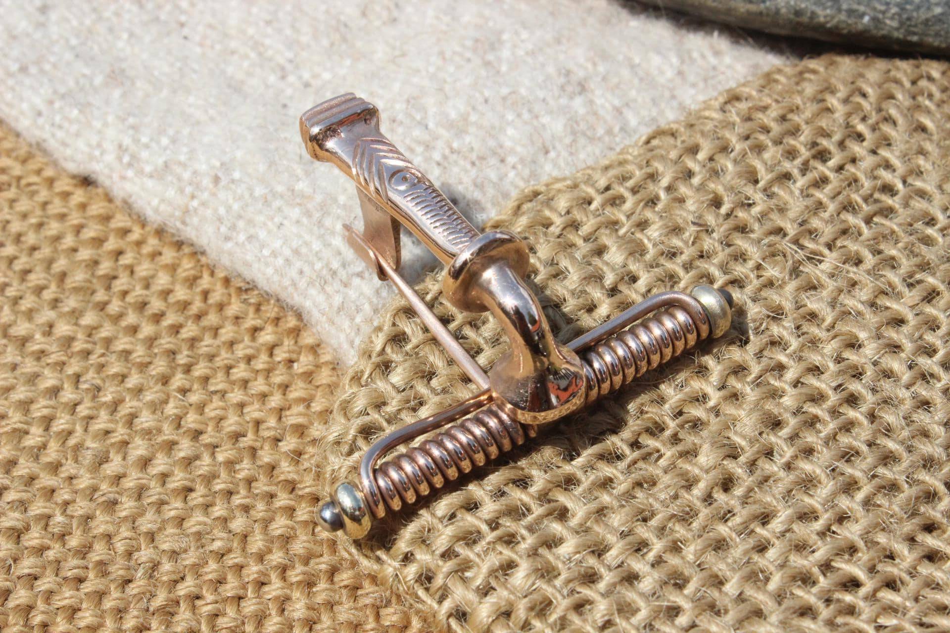 Trompetenfibel Trompetenkopffibel Germanen Germanenfibel Fibula Reenactment Elbgermanen Gewandschließe Gewandspange 1.-2 - Jh.n.chr. L39 Trompetenfibel Trompetenkopffibel Germanen Germanenfibel Fibula Reenactment Elbgermanen Gewandschließe Gewandspange 1.-2 - Jh.n.chr. L39 von Altmarkbronze