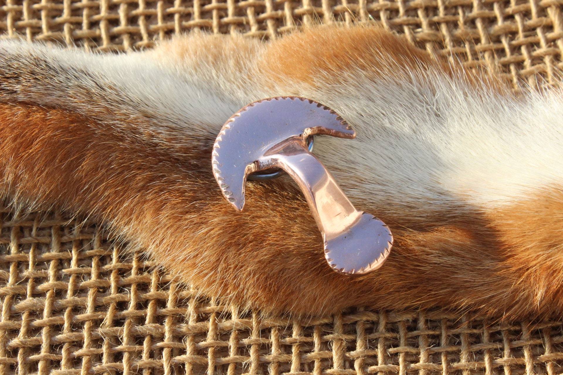 Völkerwanderungszeit Späte Kaiserzeit Fibel Fibula Gewandschließe Vwz Germanen Merowinger Bronzefibel Mit Eisennadel Römer Roman Völkerwanderungszeit Späte Kaiserzeit Fibel Fibula Gewandschließe Vwz Germanen Merowinger Bronzefibel Mit Eisennadel Römer Roman von Altmarkbronze