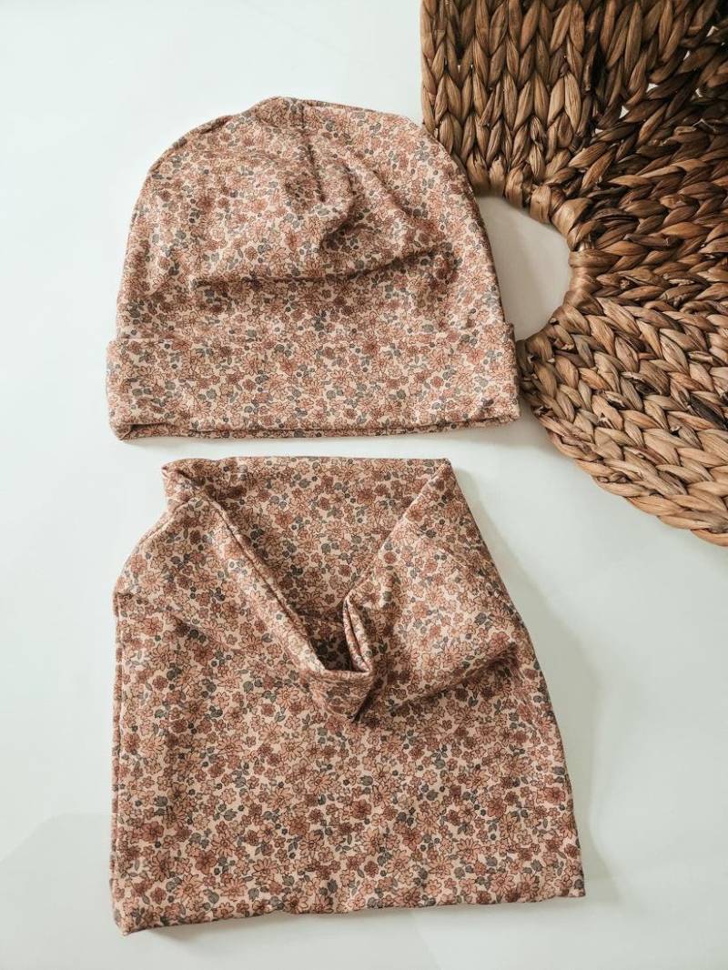 Baby Toddler Girls Mütze Loopschal Set Vintage Kleine Blumen Floral von AltuHandmade