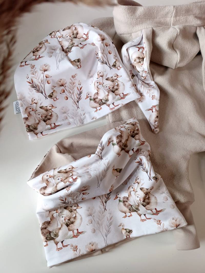 Vintage Ducks Floral Baby Kleinkind Beanie Mütze Loopschal Beige Herbst Frühling Handmade Kleidung Organic Jersey Altuhandmade.com von AltuHandmade