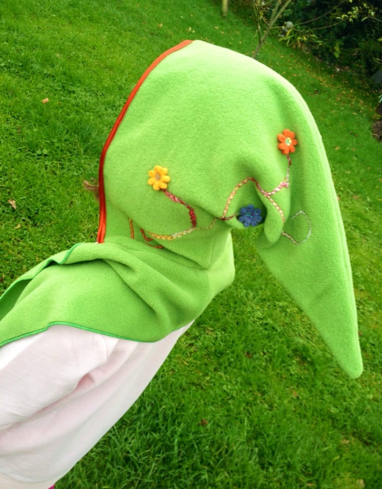 Mädchen Pixie Scoodie Alter 3-7Yrs ....mit Wirbeln Und Blumen An Kapuze von AlunaFaeUK