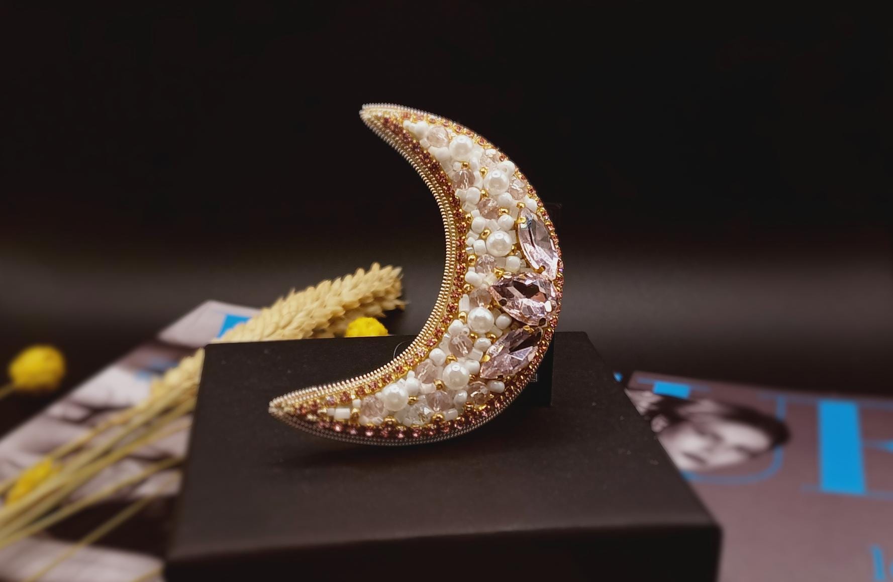 Mond Brosche Mond Brosche von AlvinaHandMadeStudio