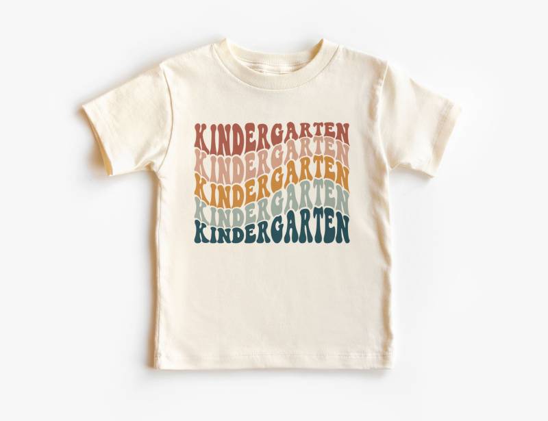 Retro Kindergarten Wavy Kinder Shirt - Erster Schultag Outfit Neues Kindergartener T-Shirt Mädchen Jungen Kleinkind Jugend Kleidung von AlvordApparel