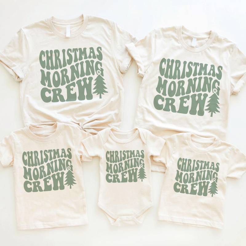 Weihnachtsmorgen Crew Shirts - Niedliches Passendes Familienurlaub Geschenk Baum Outfit Unisex Für Erwachsene, Kinder Oder Baby Grafik-T-Shirt von AlvordApparel