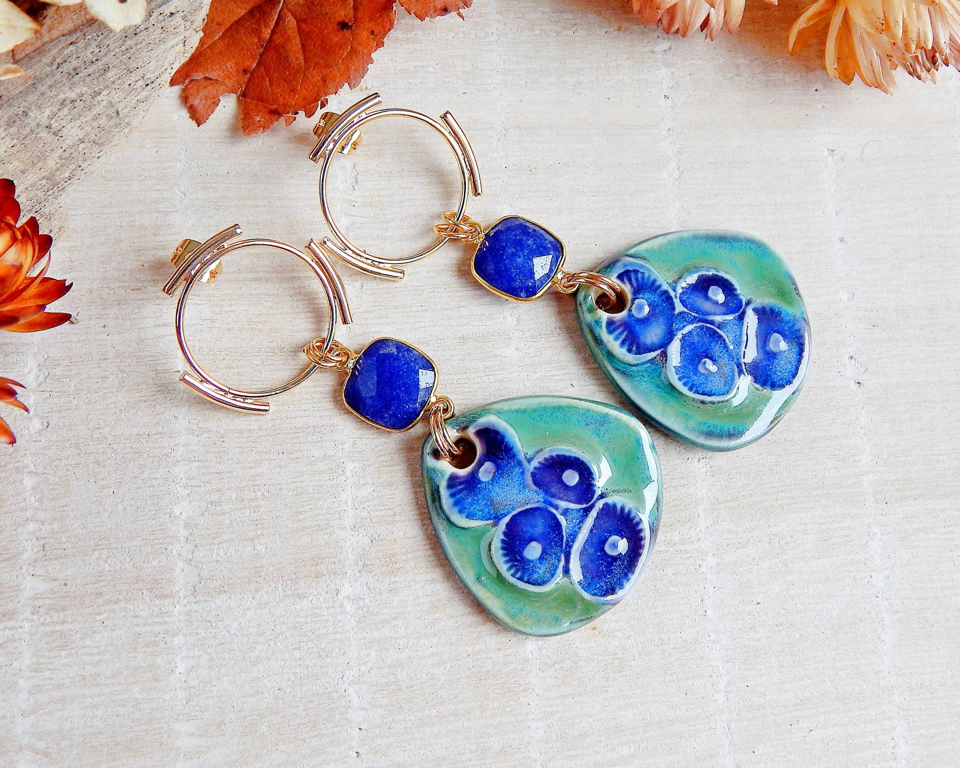 Handgefertigte Keramikohrringe Vergoldeter Saphir Porzellanschmuck Handgefertigte Keramikohrringe Vergoldeter Saphir Porzellanschmuck von AlwaysDreamJewels