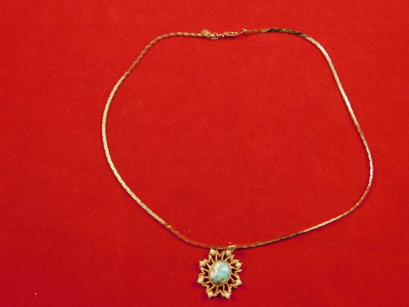 Vintage American Showcase Halskette Mit Anhänger von AlwaysPlanBVintage