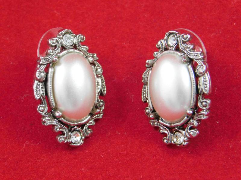 Vintage Ohrringe Mit Perle Bunt von AlwaysPlanBVintage