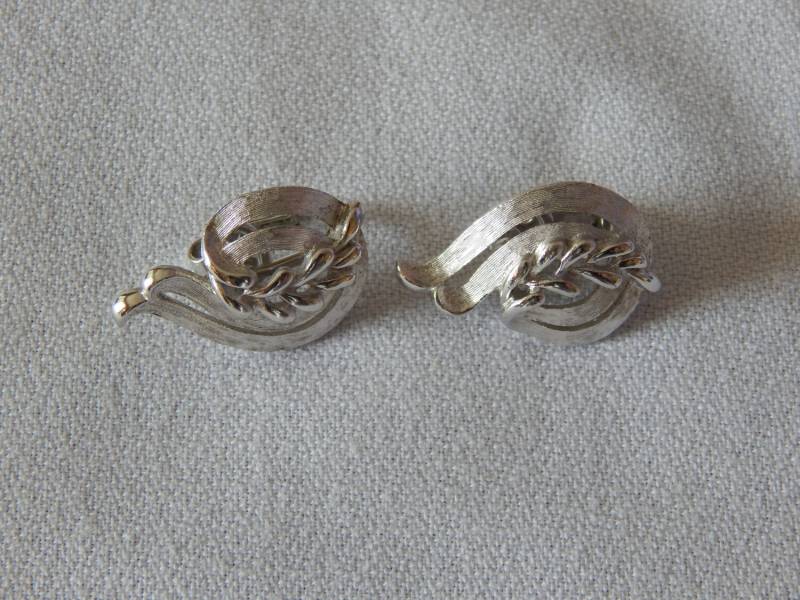 Vintage Sammler Trifari Ohrringe 1950's Clip On's von AlwaysPlanBVintage