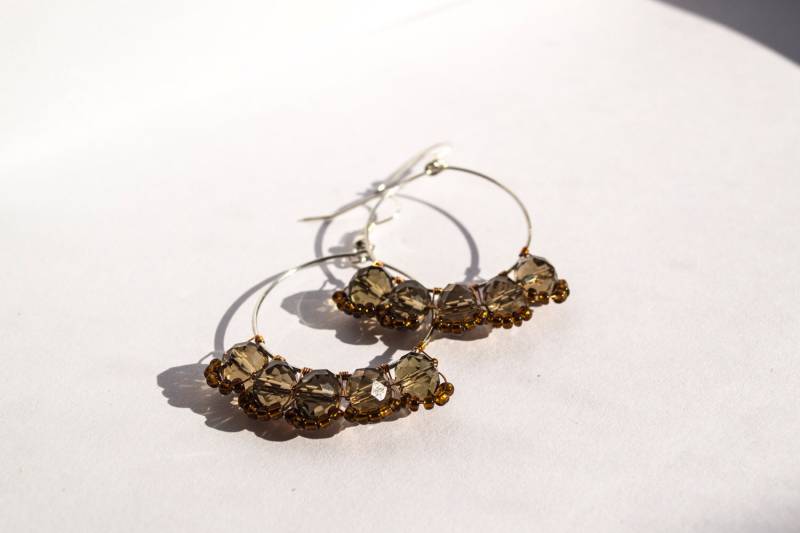 Chrystal Spark - Hoop Boho Chick Glänzende Schillernde Perlenohrringe von AlwaysSaturday