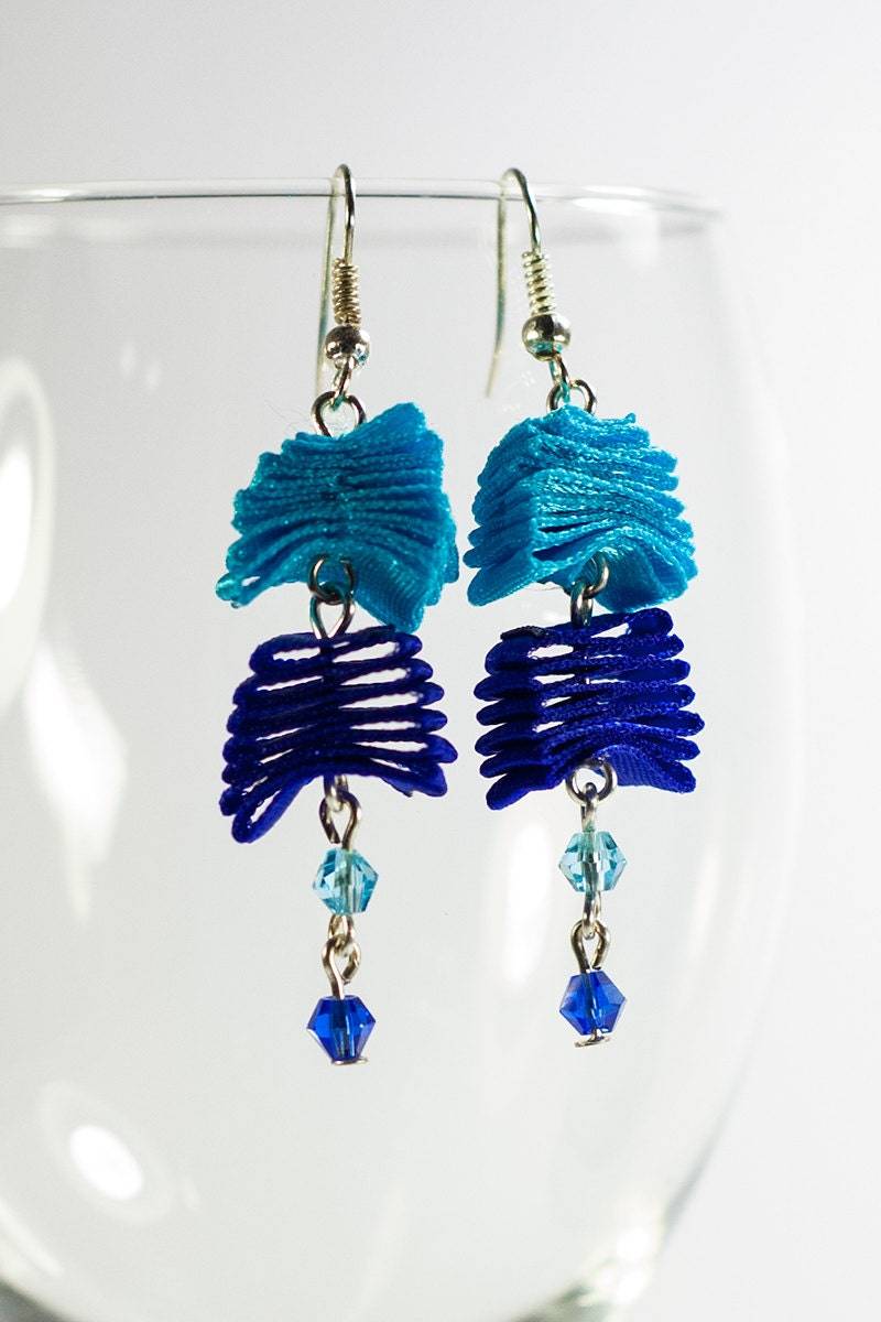 Wenn Eis Schmilzt - Blaue Schleife Und Kristall Ohrringe von AlwaysSaturday