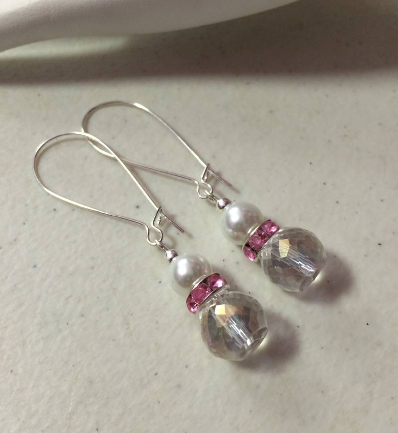 Facettierte Kristall & Weiße Perlen Kidney Ohrhänger, Ohrringe, Und Rosa Tropfen Baumeln Ohrringe von AlyChrisBoutique