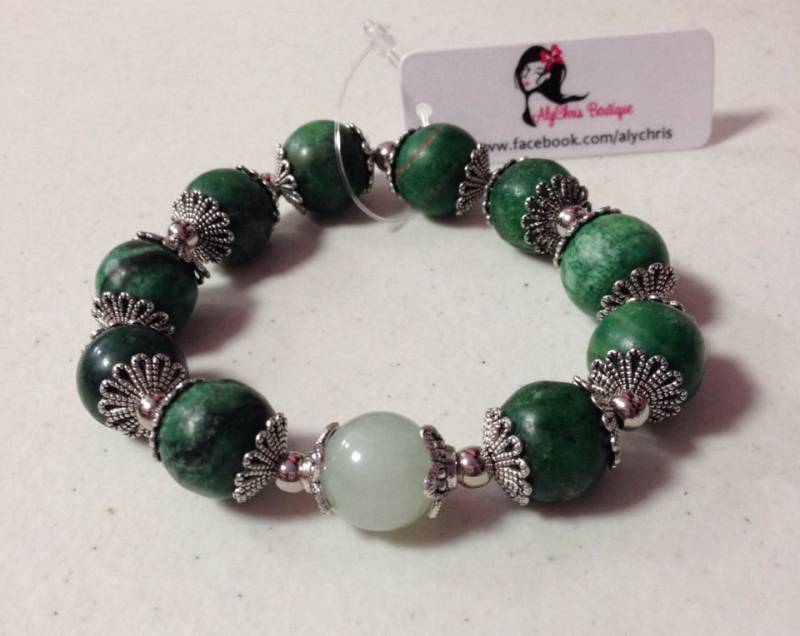 Grüner Jaspis Und Neue Jade Edelstein Perlen Stretch Armband, Stein Chunky Boho Herren Womens Armband von AlyChrisBoutique