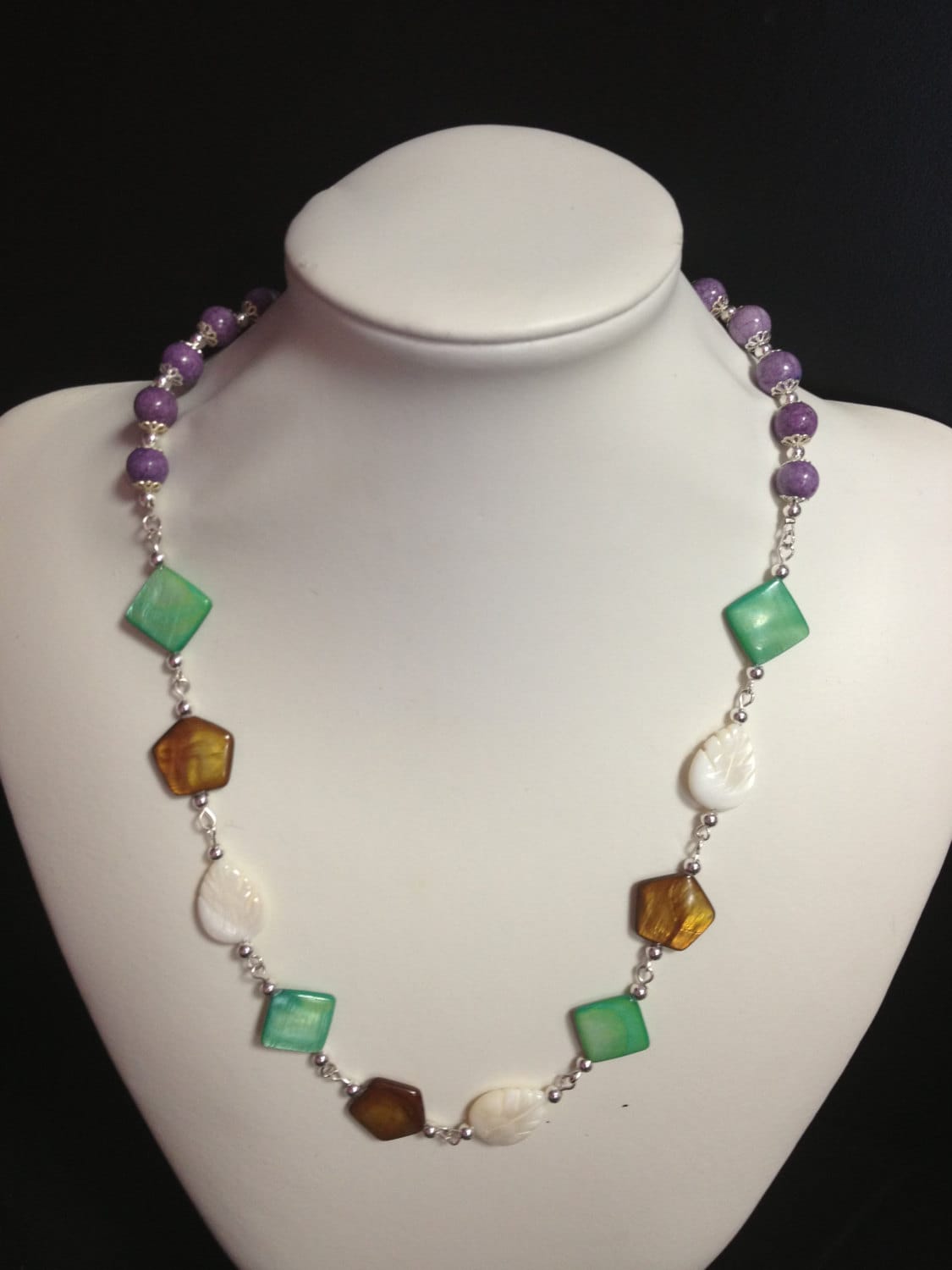 Mutter Von Shell Perlenkette, Perlen Schmuck, Halskette, Strand Multi Color Halskette Mutter Von Shell Perlenkette, Perlen Schmuck, Halskette, Strand Multi Color Halskette von AlyChrisBoutique