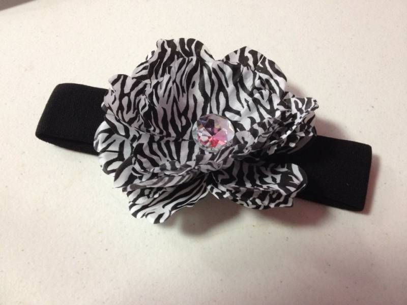 Zebra Print Kristall Pfingstrose Nylon Stretch Haarband Zebra Print Kristall Pfingstrose Nylon Stretch Haarband von AlyChrisBoutique