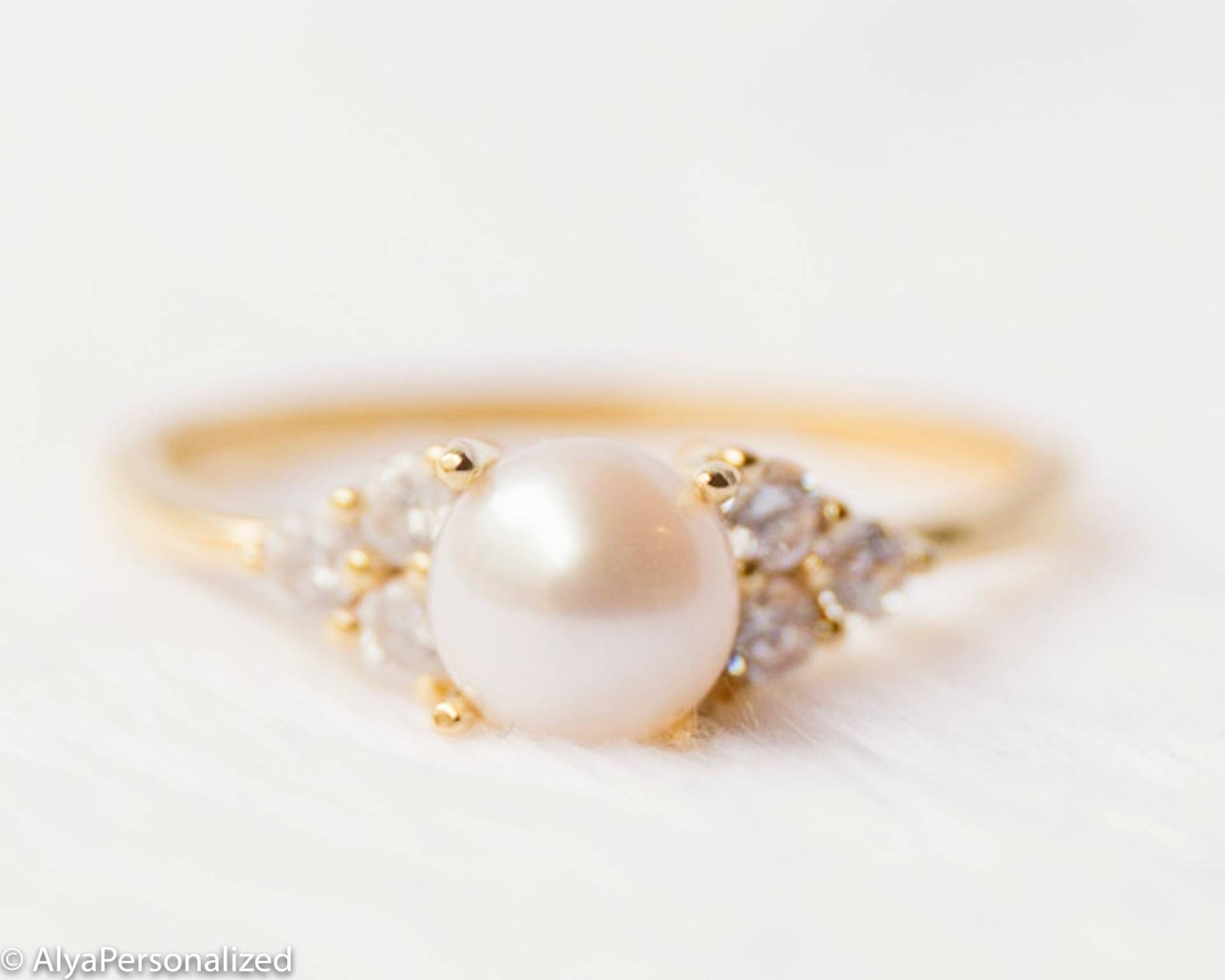 14K Rose Gold Verlobungsring - Perle Diamant Zierlicher Ring Perlenschmuck Goldring Perlenring 14K Rose Gold Verlobungsring - Perle Diamant Zierlicher Ring Perlenschmuck Goldring Perlenring von AlyaPersonalized