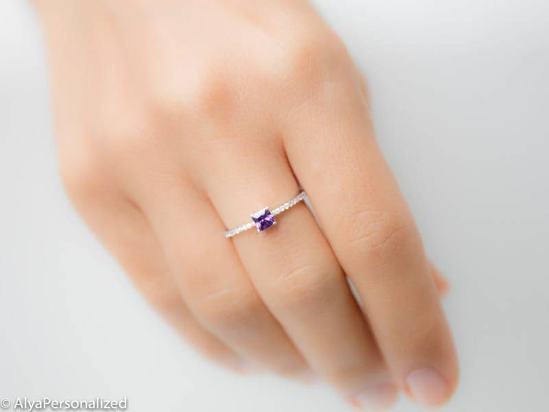 Benutzerdefinierte Geburtsstein Ring - Amethyst Princess Cut Silber Schmuck Verlobungsring von AlyaPersonalized