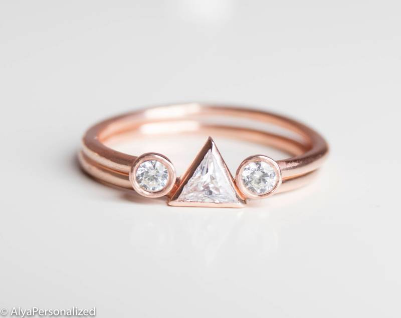 Diamant-Verlobungsring Im Billionenschliff - Modernes Ehering-Set Diamant-Ehering Diamant-Ring-Set Braut-Set Ringe Schlicht von AlyaPersonalized