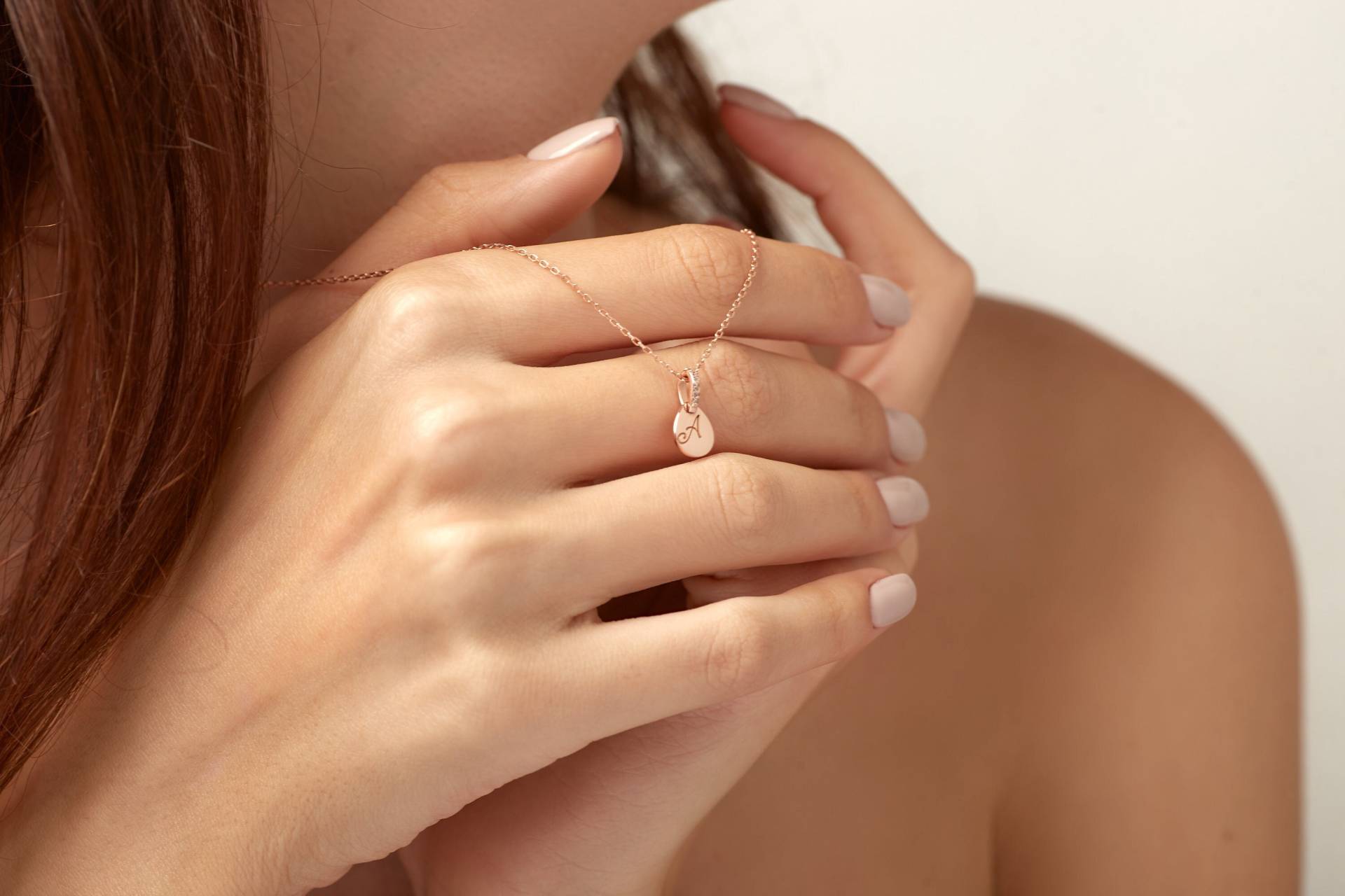 Personalisierte Initial Halskette Gold 14K, Zierliche Goldhalskette, Personalisierter Schmuck Für Frauen, Geschenke Sie, Halsketten Frauen von AlyaPersonalized