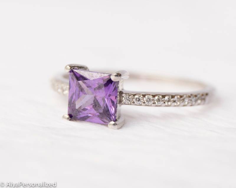 Personalisierter Geburtsstein Ring - Amethyst Prinzessin Schliff Silber Schmuck Verlobungsring von AlyaPersonalized