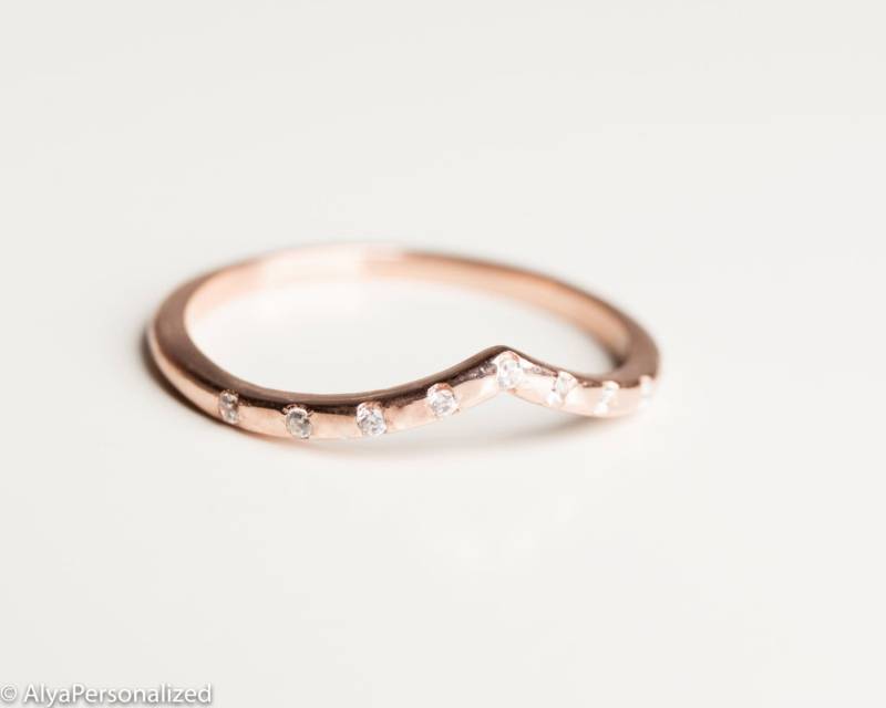 Rose Gold V Ring - Chevron Pave Diamant Schmuck Handgemachter Gold von AlyaPersonalized