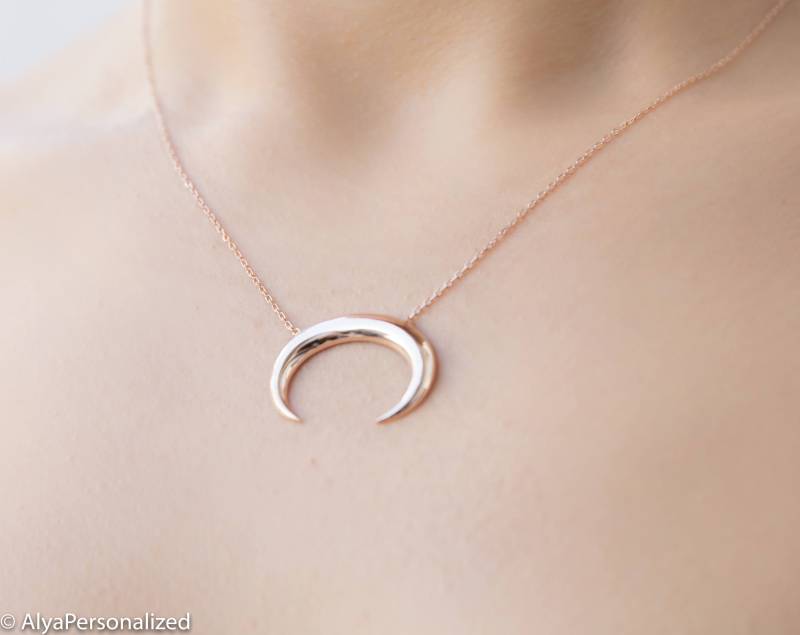 Rosegold Halbmond Halskette - Upside Down Mond Doppel Horn Layered Gold Schlichte von AlyaPersonalized