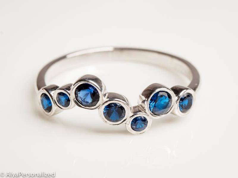 Saphir Schmuck - Geburtsstein Edelstein Ring Unikat Silber Zierliche von AlyaPersonalized