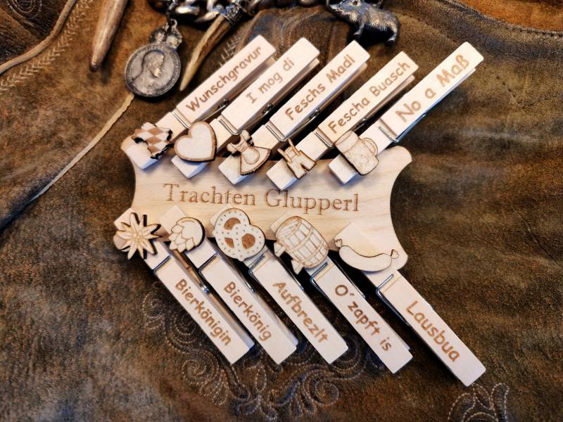 Oktoberfest Glupperl Personalisiert | Gravierte Trachten Wäscheklammer Wiesn Pin Biergarten Hochzeit Dirndl Lederhosen Oktoberfest Glupperl Personalisiert | Gravierte Trachten Wäscheklammer Wiesn Pin Biergarten Hochzeit Dirndl Lederhosen von AlztalDesign