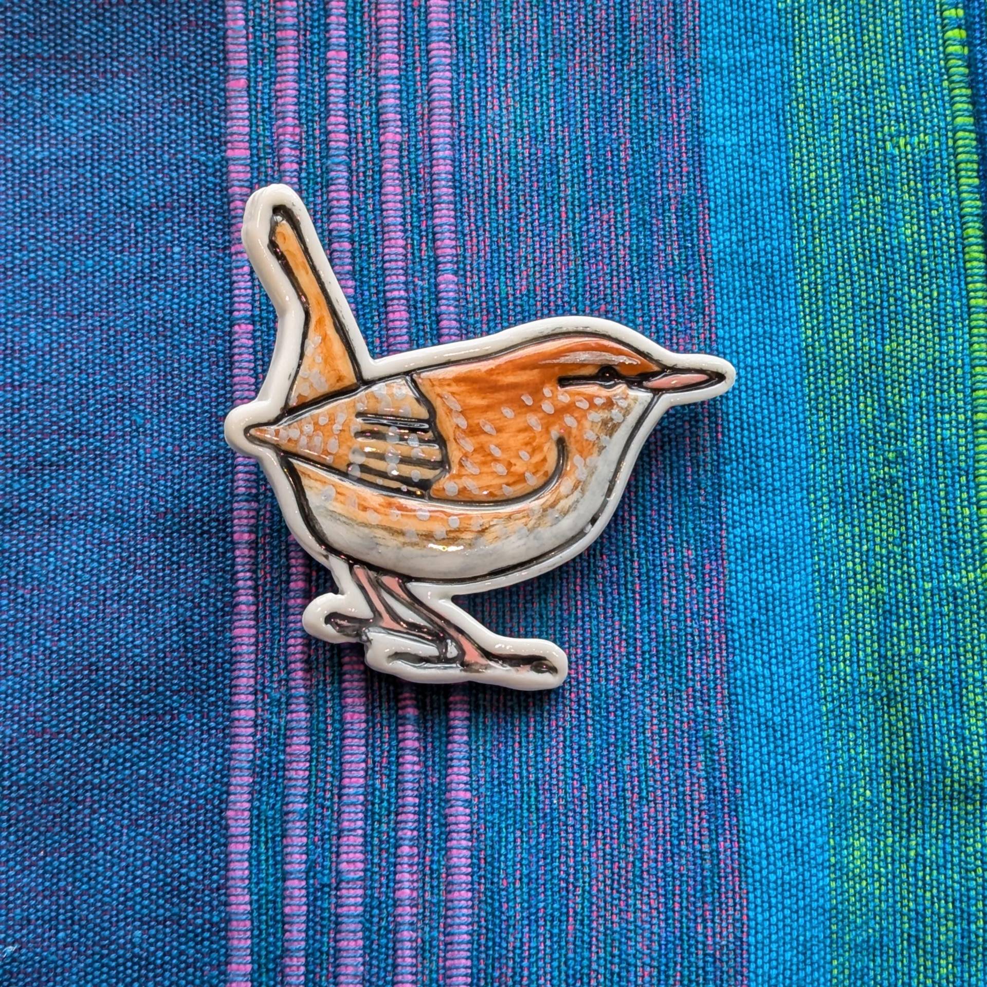 Zaunkönig Porzellan, Tragbare Kunst, Vogel Tierwelt Porzellan Handbemalte Brosche, Schmuck Vogel, Totem Krafttier Zaunkönig Porzellan, Tragbare Kunst, Vogel Tierwelt Porzellan Handbemalte Brosche, Schmuck Vogel, Totem Krafttier von AmaMenecSculpture