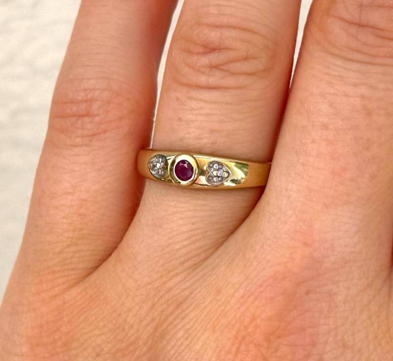 Ring Aus 333Er | 8 Karat Gold | Gr. 55/7, 2 Mit Herzen Und Rubin Vintage Antik von AmaiaVintage