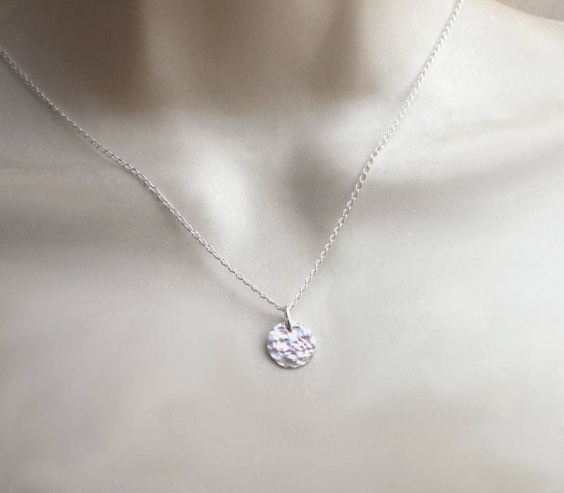 Kleine 925 Silber Kette Scheibe Gehämmert 10 Mm - Schlichte Halskette Plättchen Rund Minimalistisch Sterlingsilber | K977 von AmaleeJewelry