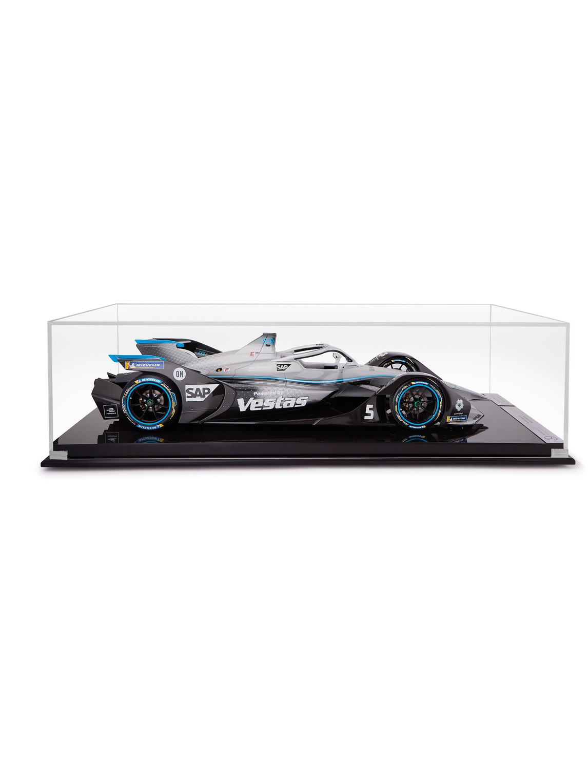 Amalgam Collection - Mercedes-Benz EQ Silver Arrow 01 1:8 Model Car - Men - Silver Amalgam Collection - Mercedes-Benz EQ Silver Arrow 01 1:8 Model Car - Men - Silver von Amalgam Collection