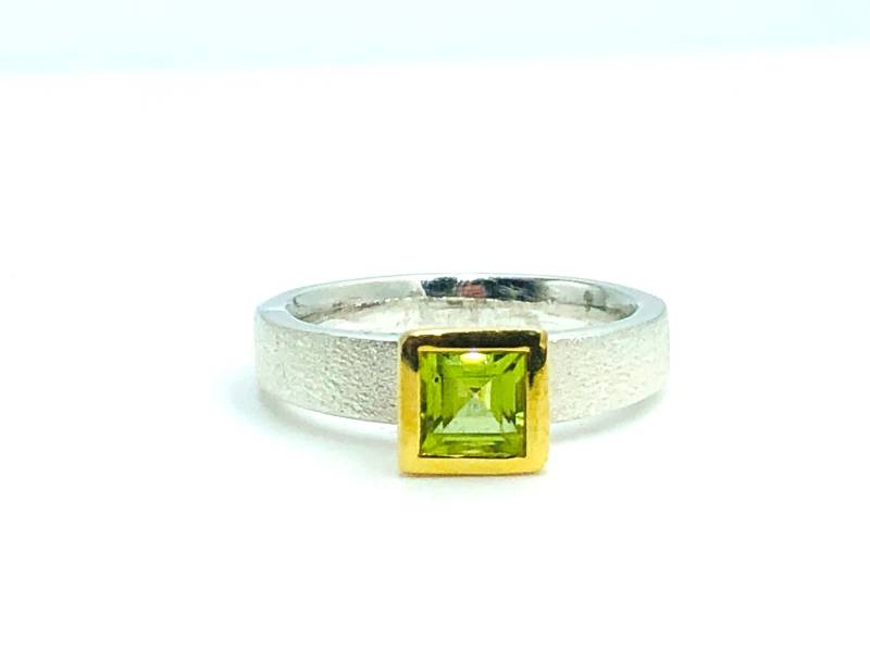 Peridot Ring Silber Bicolor Peridot Ring Silber Bicolor von AmaliaTavaresSchmuck