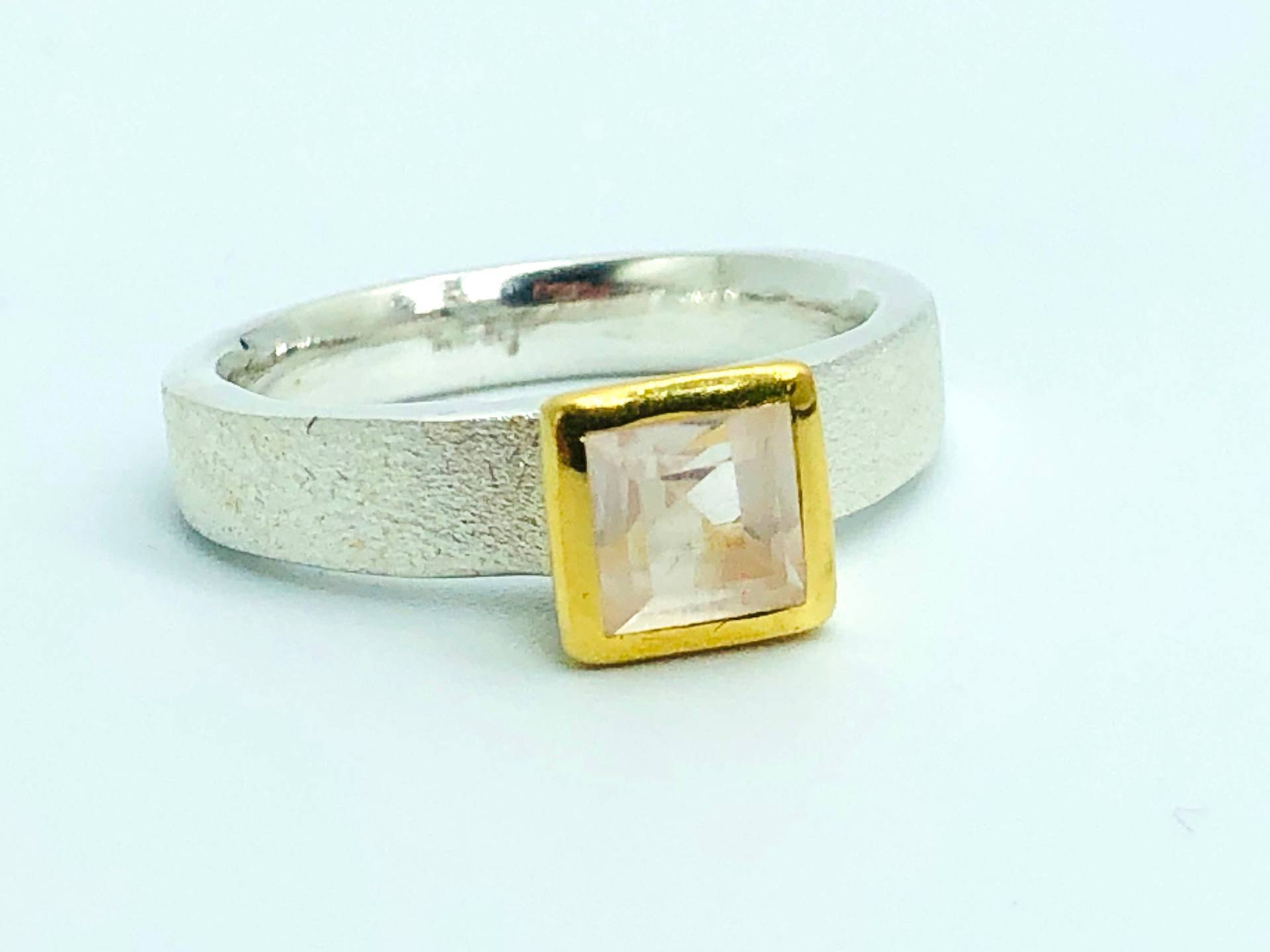 Rosenquarz Ring Bicolor, Eckig Rosenquarz Ring Bicolor, Eckig von AmaliaTavaresSchmuck