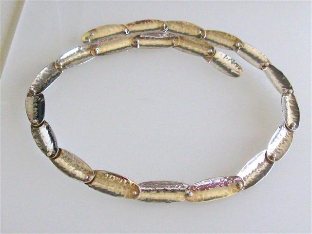 Leichte Glieder Wirbeltiere Sterling Silber Halsschmuck. Handgefertigter Feinschmuck von Amallias