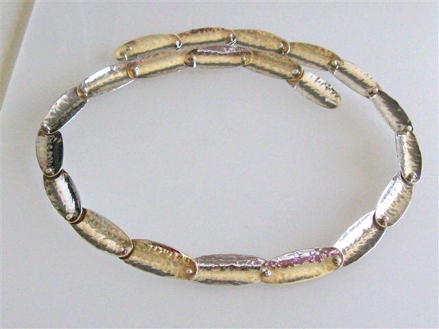 Leichte Glieder Wirbeltiere Sterling Silber Halsschmuck. Handgefertigter Feinschmuck von Amallias