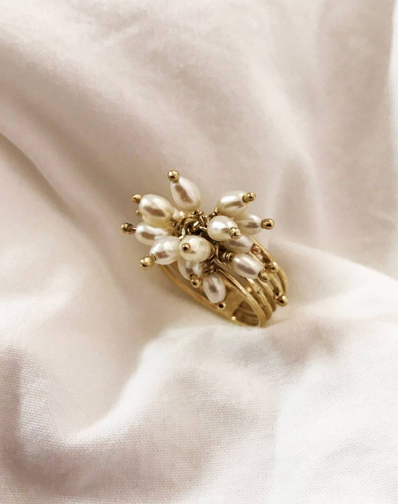Statement 14K Gold Verlobungsring. Süsswasserperle An 18K Stapelring von Amallias
