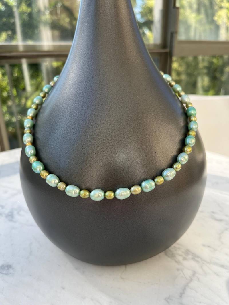 Halskette, Sommerkette. Barock Perlen, Fein Und Elegant, Keshi Süsswasserperlen Mint Gold. Klein Fein. Elegant Fröhlich von AmaloukDesign